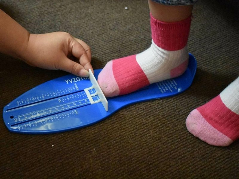 Professional foot measuring device for accurate toddler and baby shoe sizing at home - digital foot measurement tool